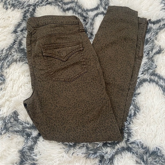 Joie Leopard Print Parker Skinny Jeans - Picture 3 of 10